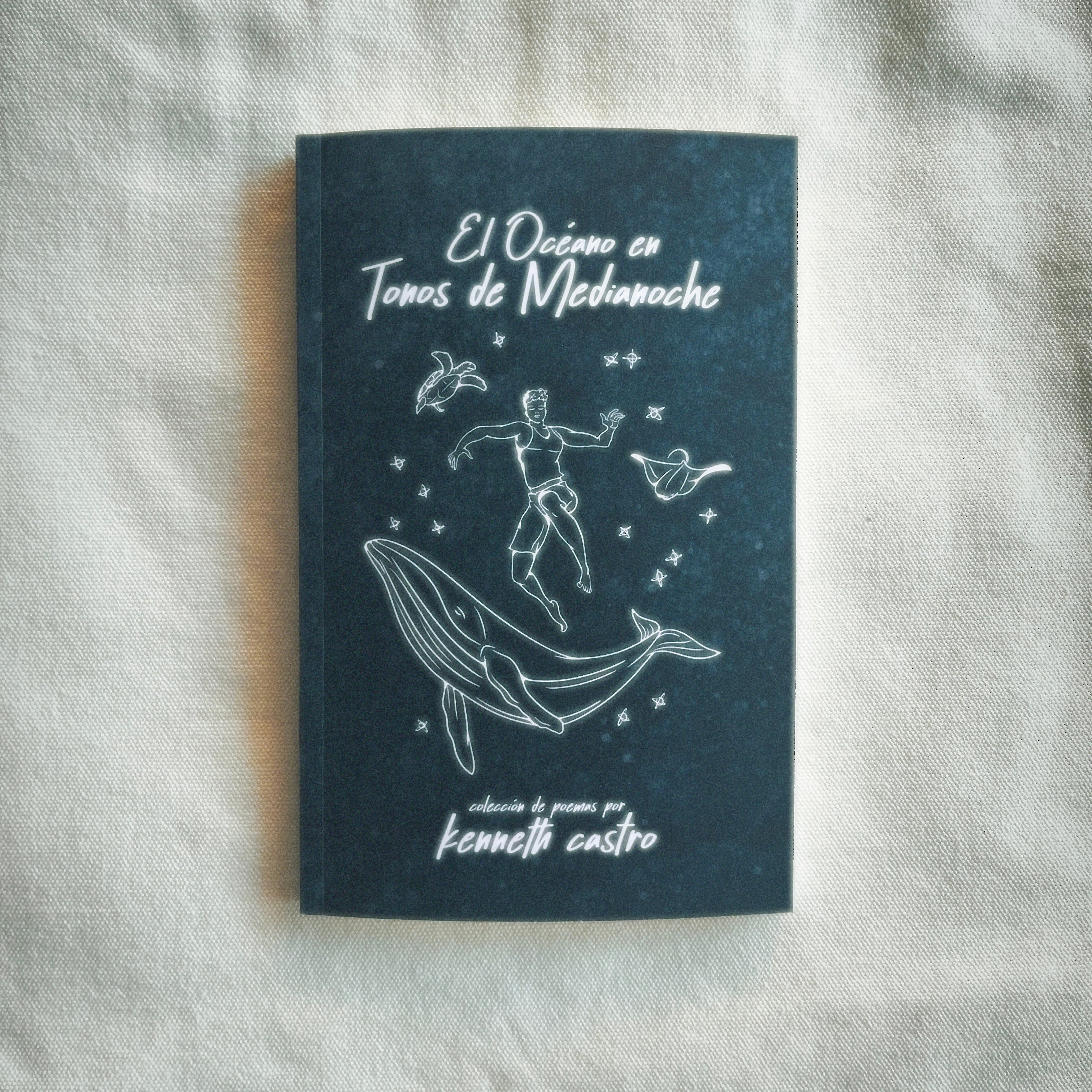 El Oceano en Tonos de Medianoche book front cover